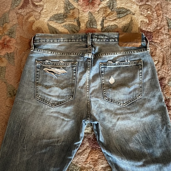 AEO Destroyed Light Washed Straight Kick Boot Denim Jeans - Picture 5 of 5
